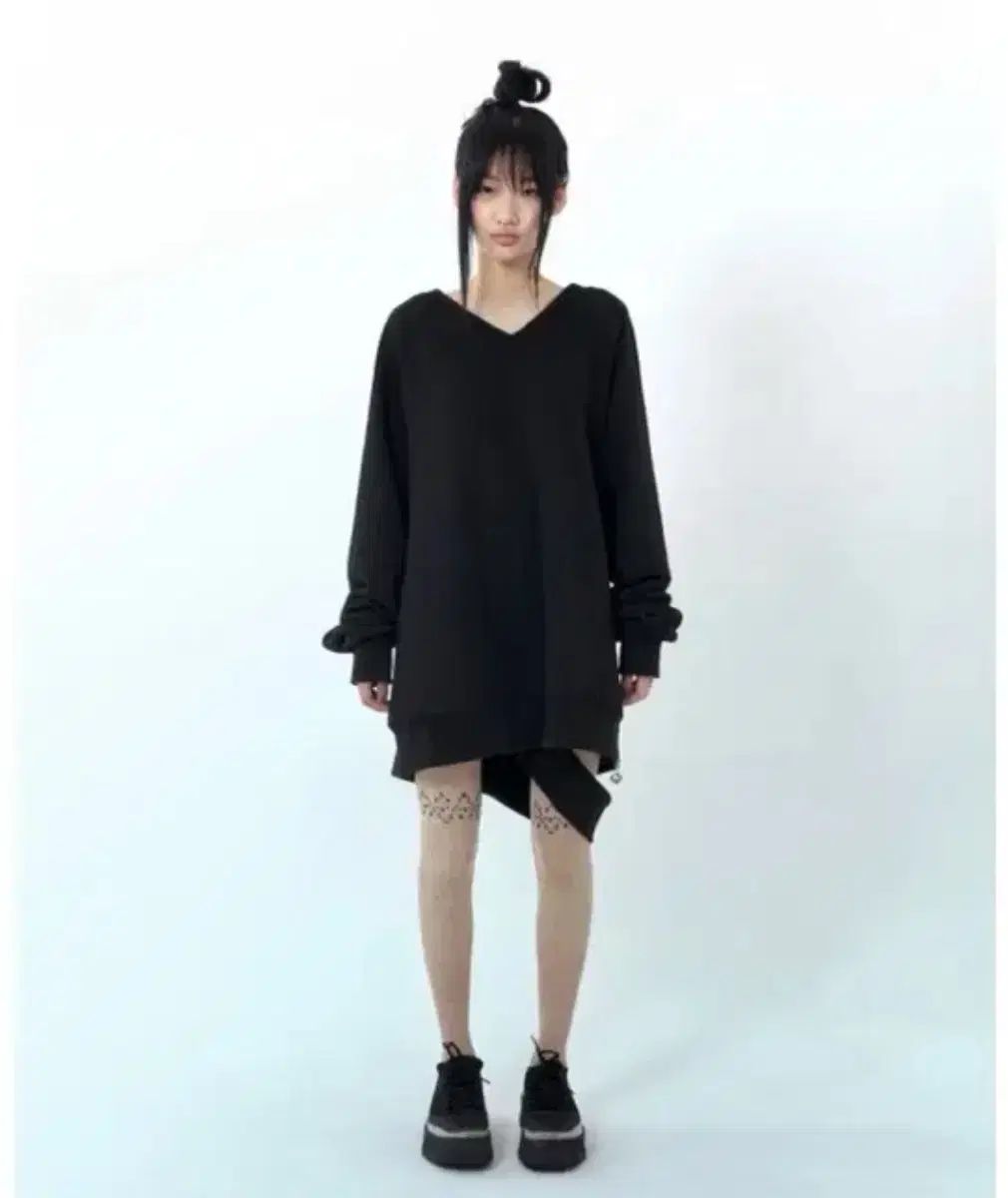 オスハイ oshigh 黒 V ネック ロング トレーナー ワンピース