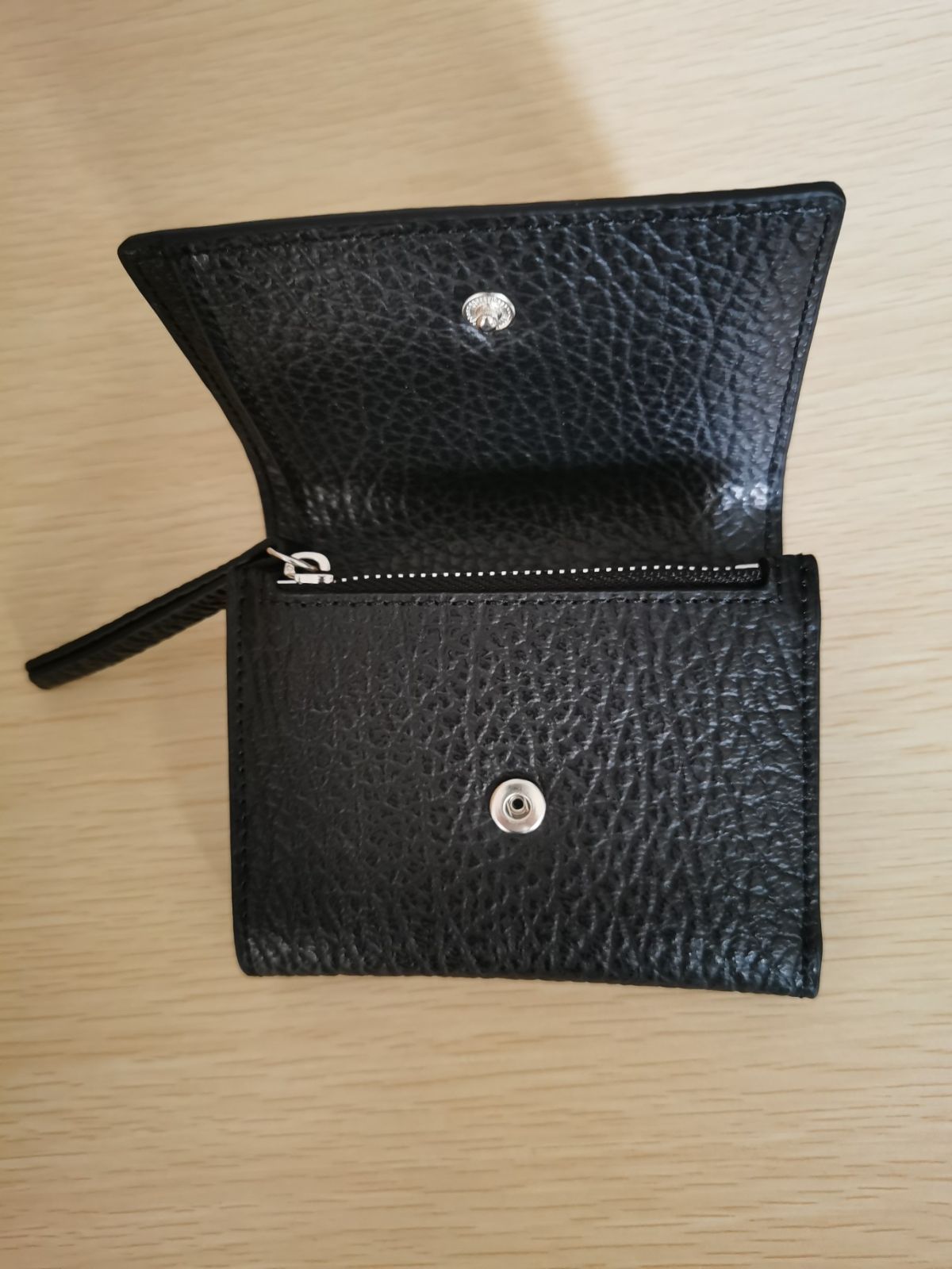 MaisonMargielaマルジェラ 三つ折り財布 グレインレザー Maison Margiela Margiela(メゾンマルジェラ) グレインレザー 三
