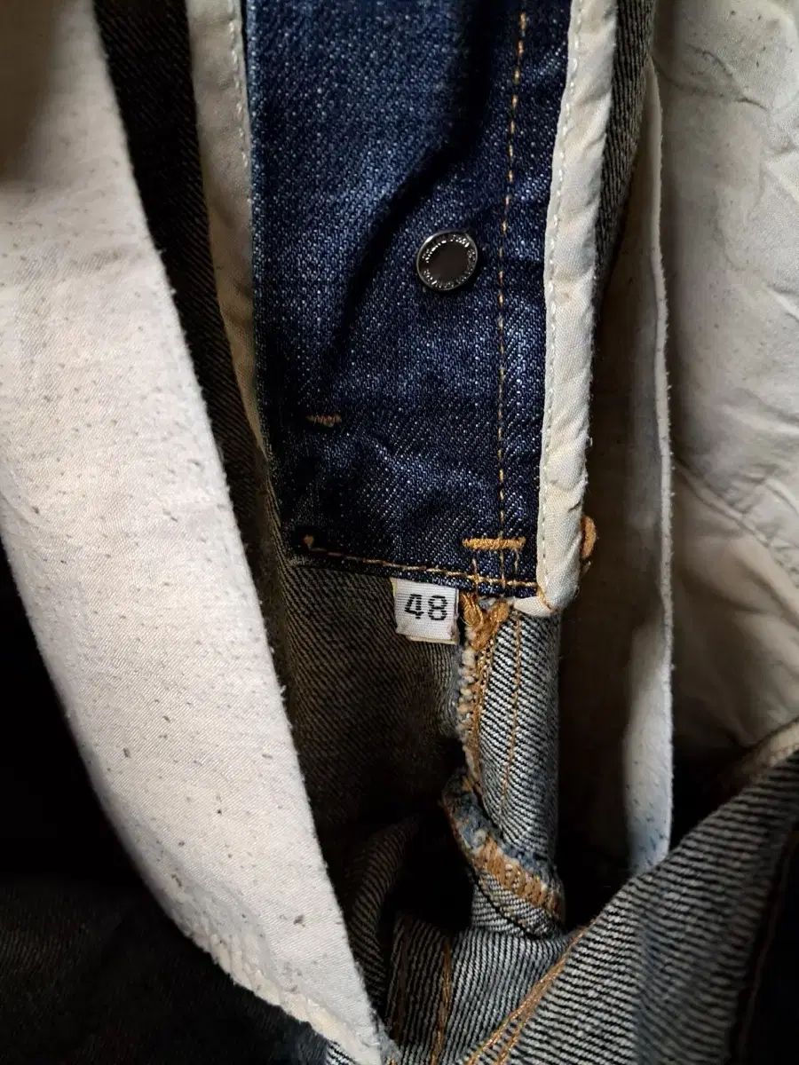 ダメージウォッシュデニムジーンズ