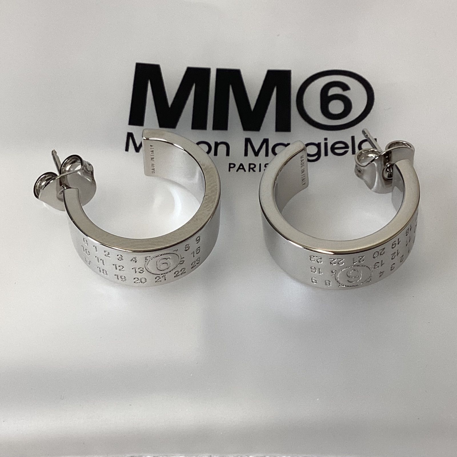 MM6 Maison Margiela フープ型ピアス 片耳のみ 新品、未使用】MM6 Maison Margiela Numeric フープピアス