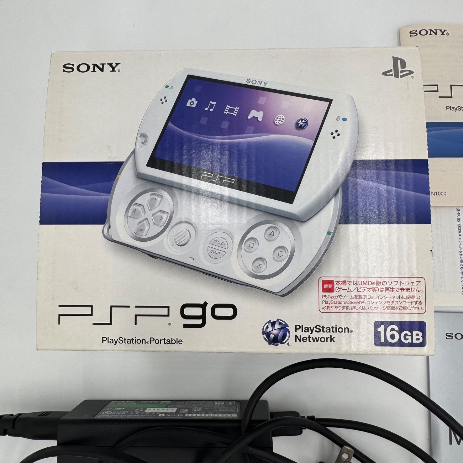 SONY PSPgo N1000PW 16GB ホワイト 美品 動作確認済み 付属品