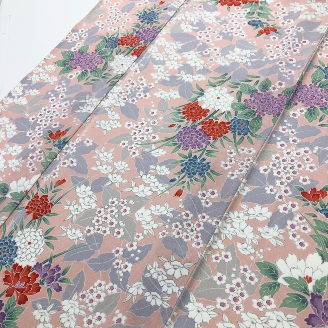 華やかな花模様