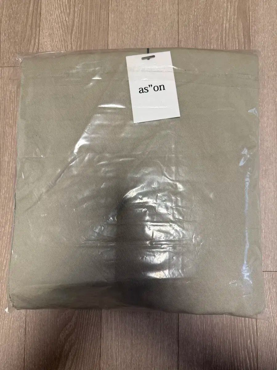 PRADA ストレートパンツ アイボリー 26 上品 キレイめ 着回し PRADA ストレートパンツ アイボリー 26 上品 キレイめ 着回し