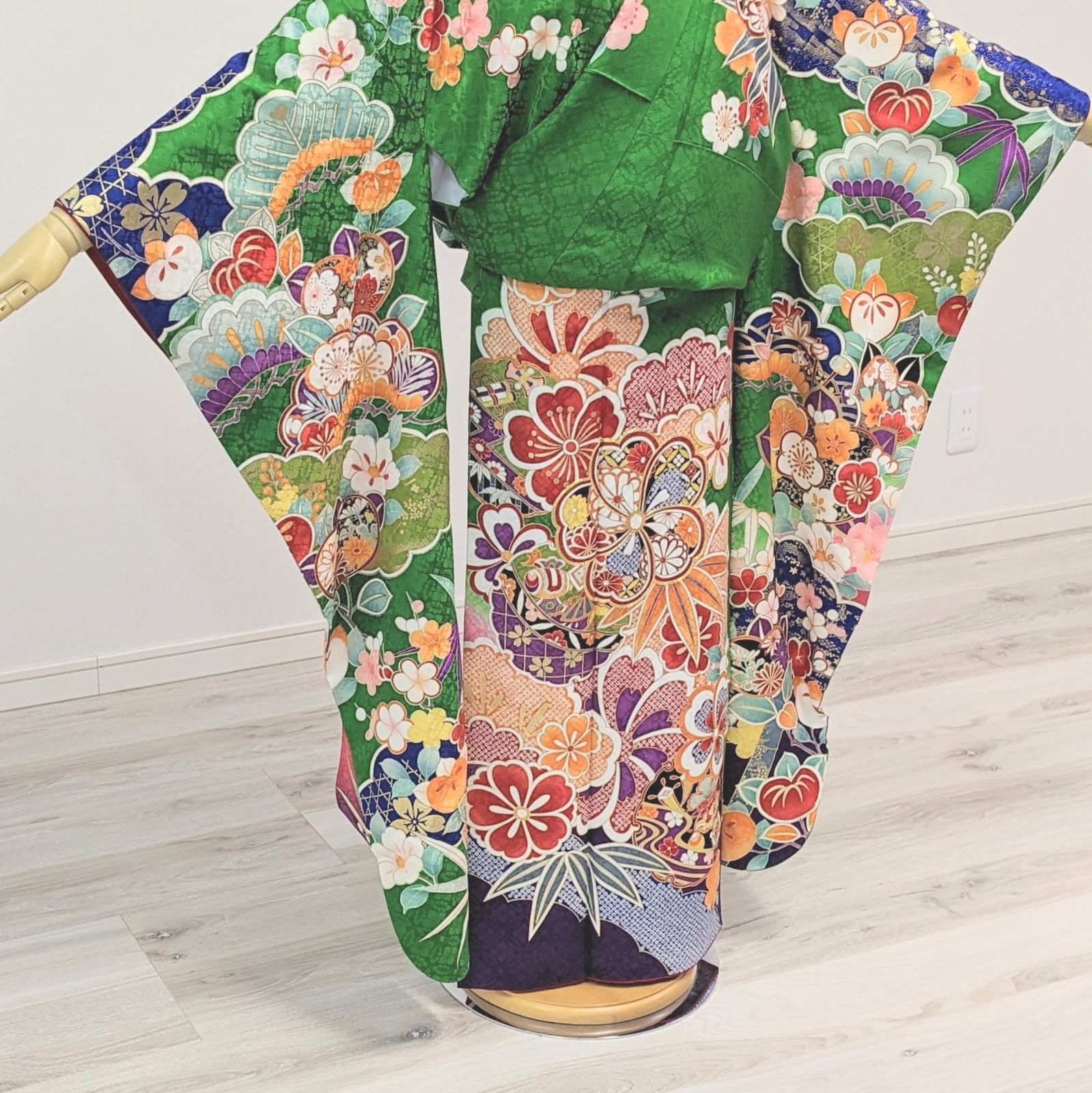 正絹・仕立て上がり】 振袖 緑 黄緑 古典 松 桜 梅 成人式 前撮り F8 
