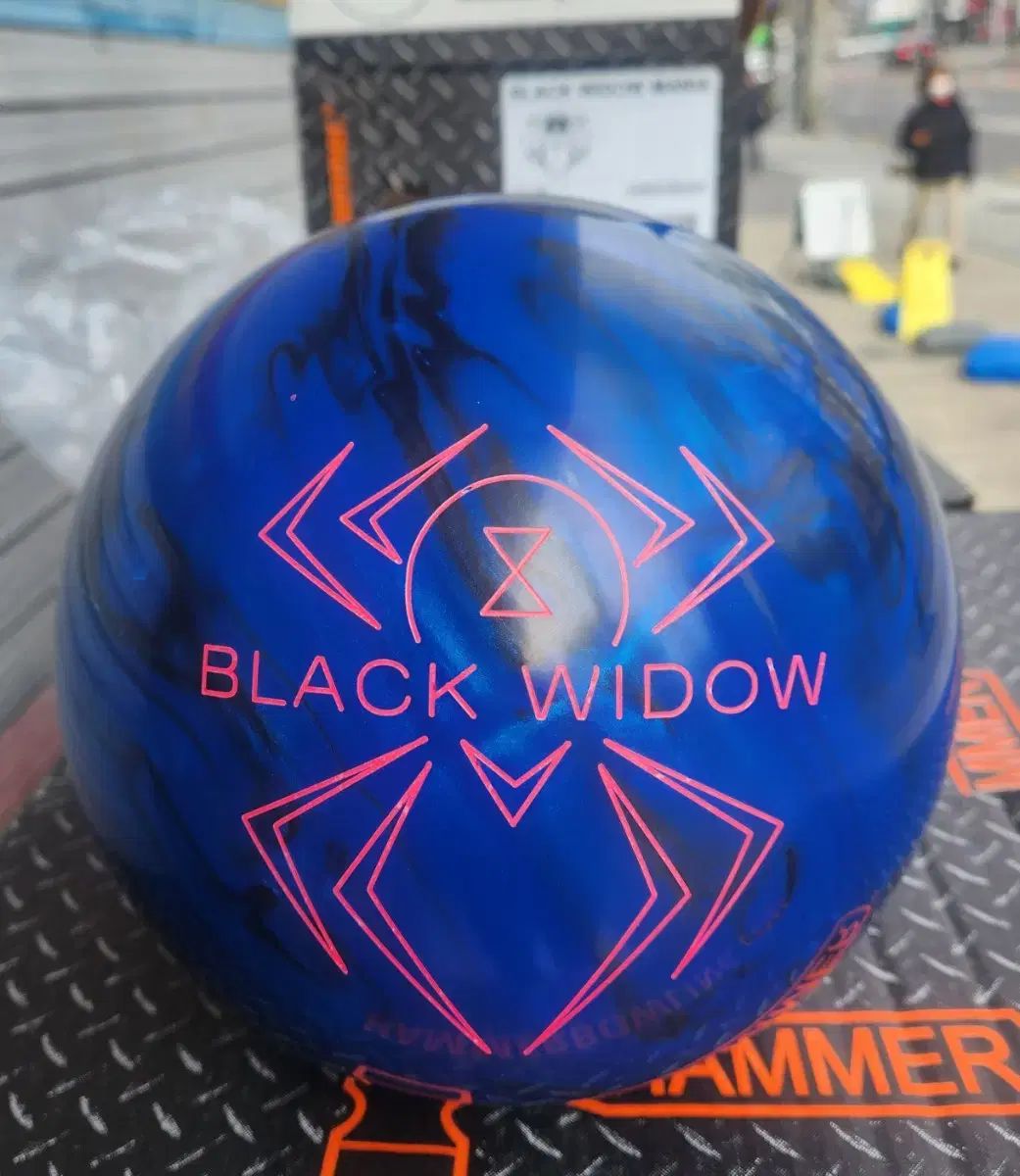 ブラックウィドーダークネス ボウリングボール15P LEGEND BWダークネス