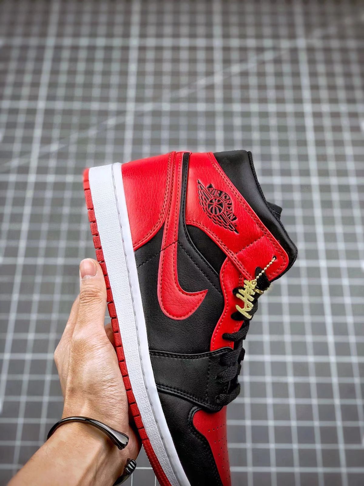 NIKE AIR JORDAN 1 MID BRED 554724-074 - スニーカー