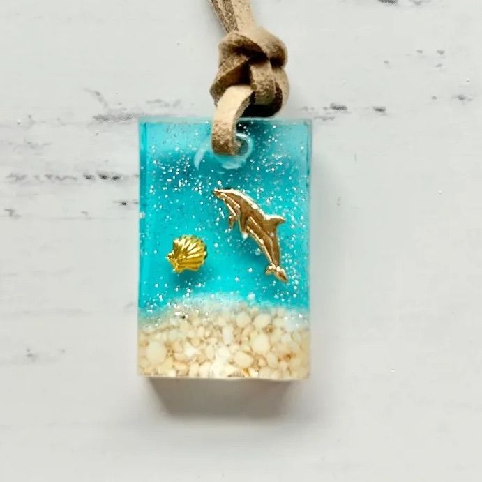 〜すず☆らん様〜新作　レジンネックレス　【沈没船×イルカ】 ハンドメイド ネックレス レジン イルカ 星の砂｜Yahoo!フリマ