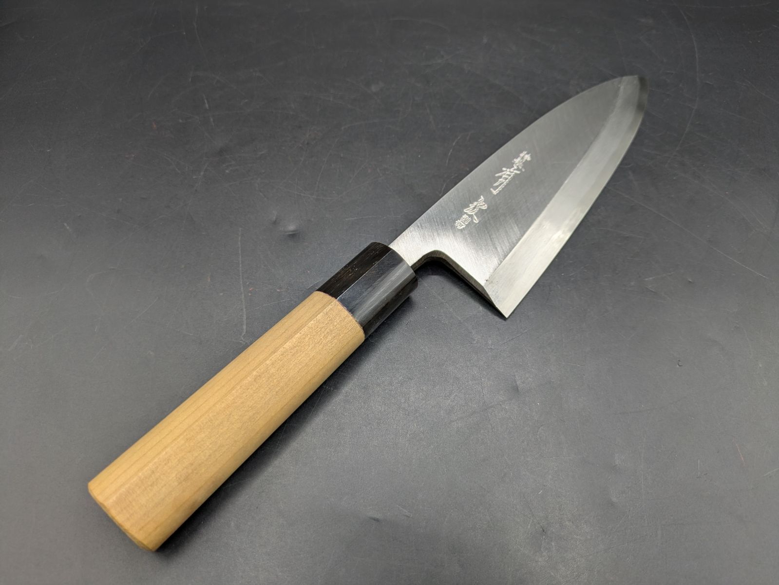 特製 有次 出刃包丁 刃渡り28 5 cm 青鋼