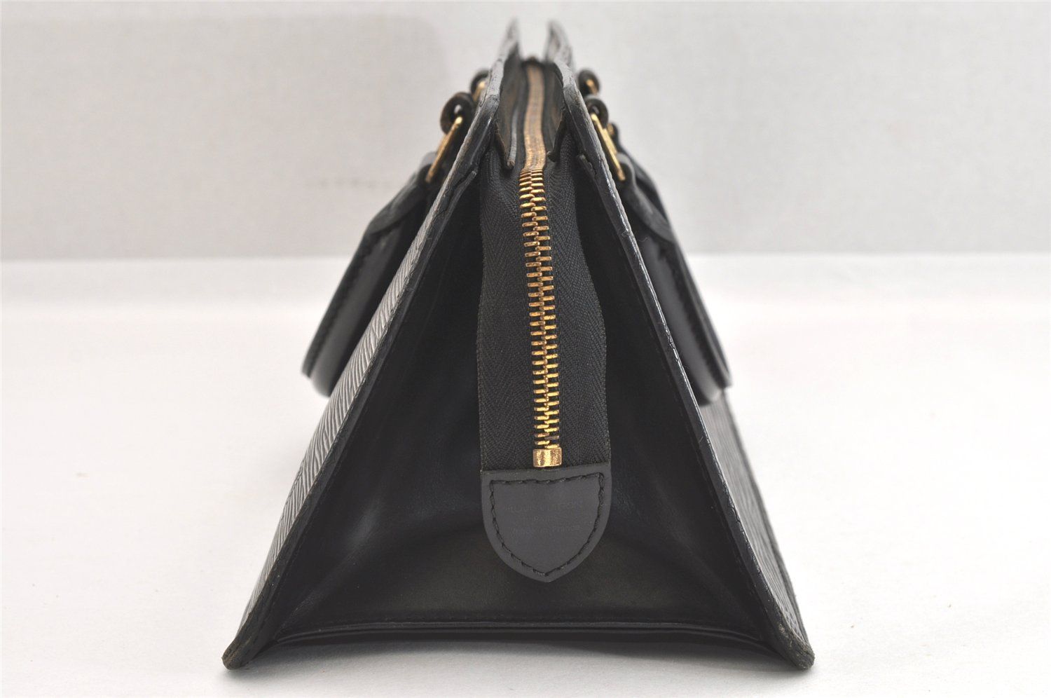 Louis Vuitton トライアングル型ハンドバッグ LOUIS VUITTON エピ サックトライアングル バッグ