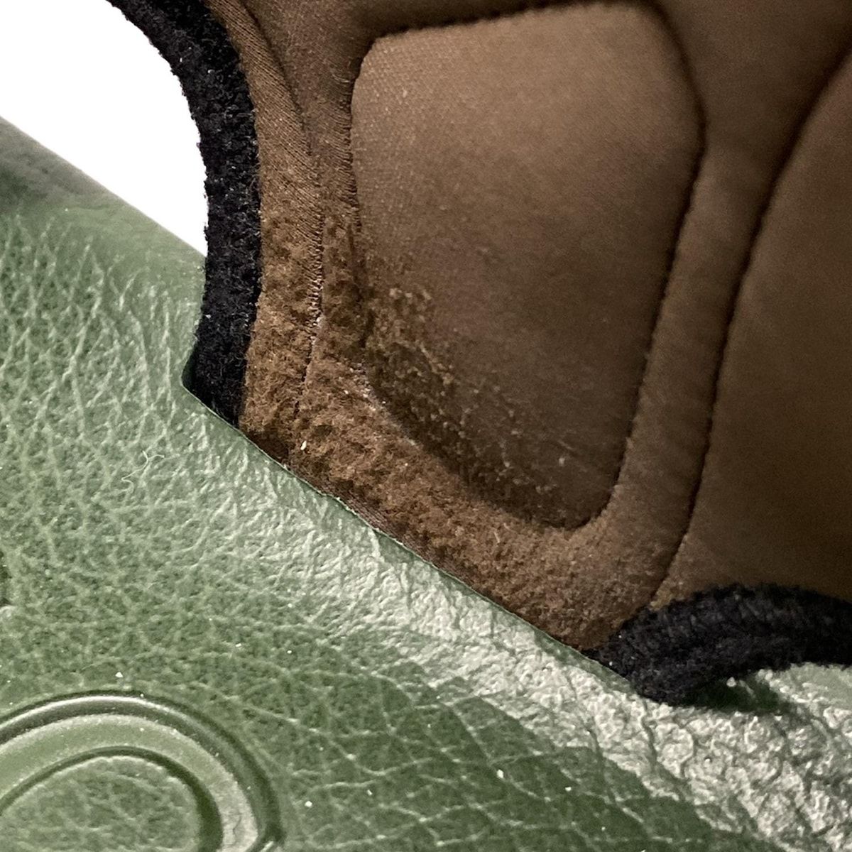  GUCCI グッチ サンダル 8 メンズ - 546064 黒×ダークグリーン×マルチ レザー サンダル サンダル