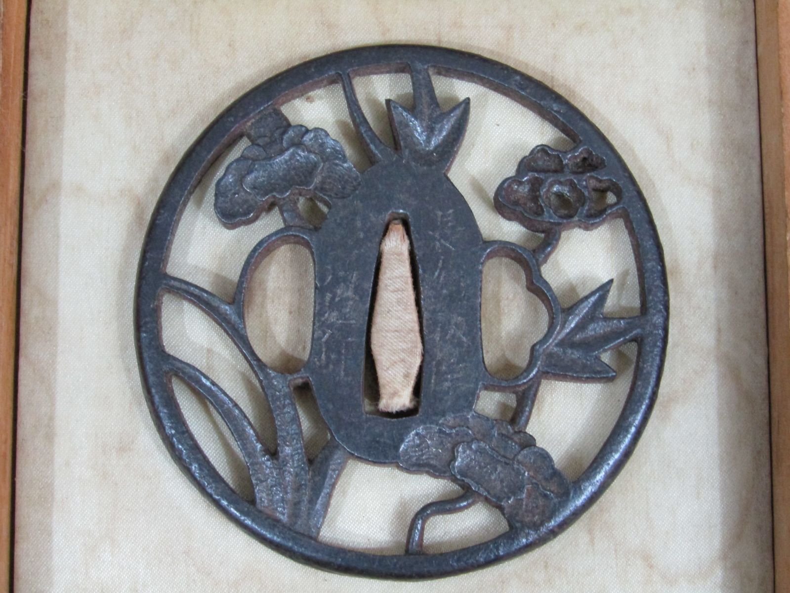 武具 刀装具 古鉄鍍金 龍彫 鍔 時代箱 C 9213