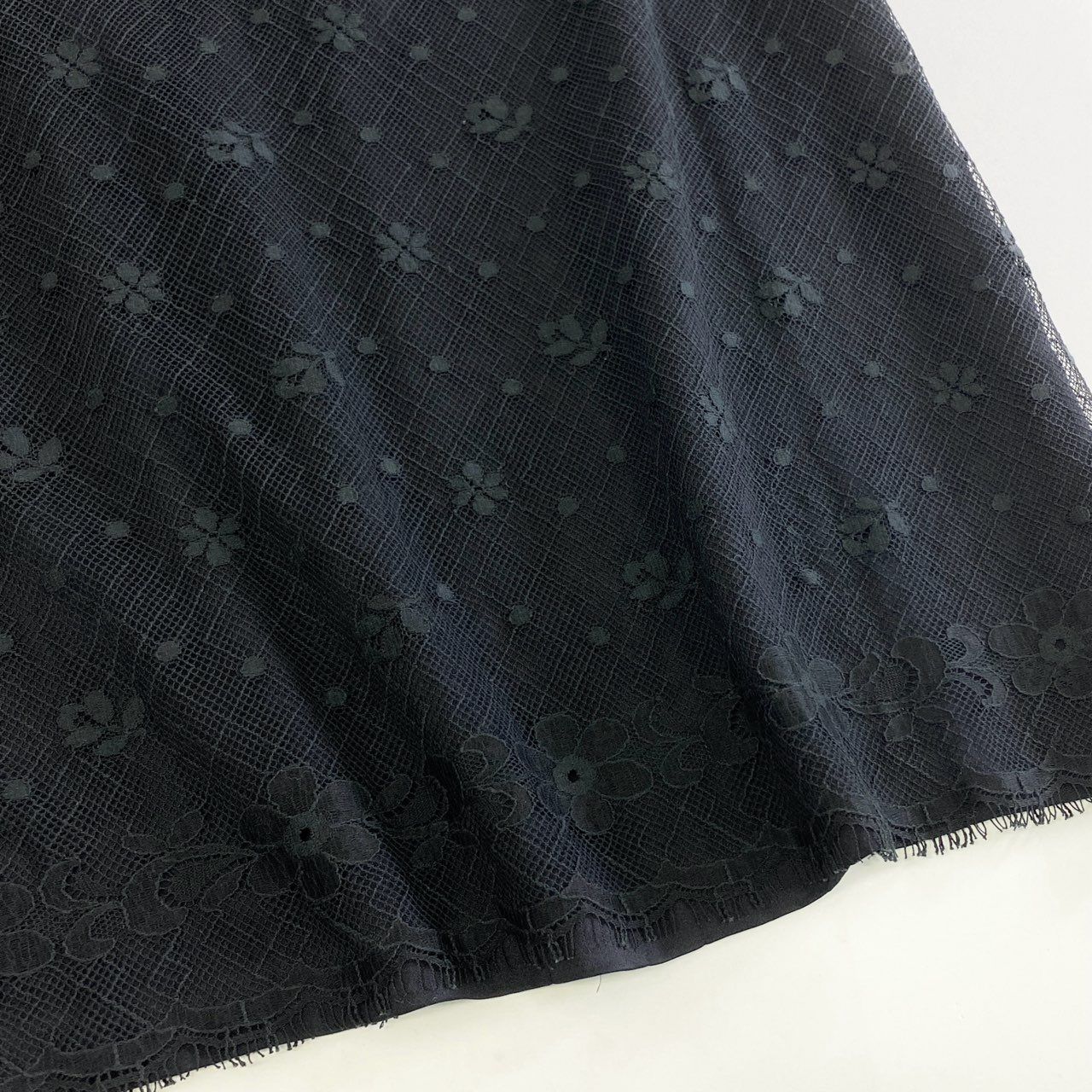 【美品】CHANEL シャネル レーススカート 膝丈 ブラック 34 ミディ スカート - シルク サテン & レース、ブラック