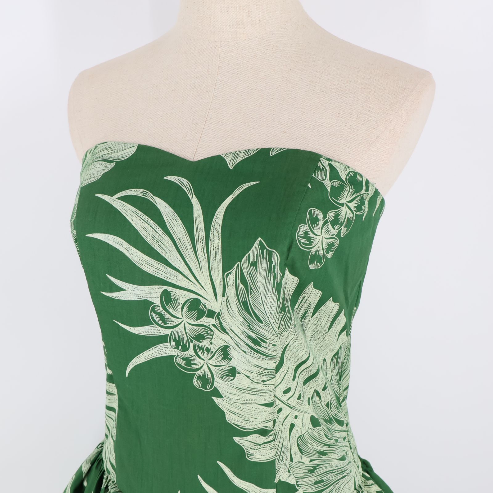 【美品 日本製 フラダンス衣装】グリーン Paondor ワンピース ドレス 緑 美品 Paondor パンドール フラダンス衣装 ムームー ハワイアン