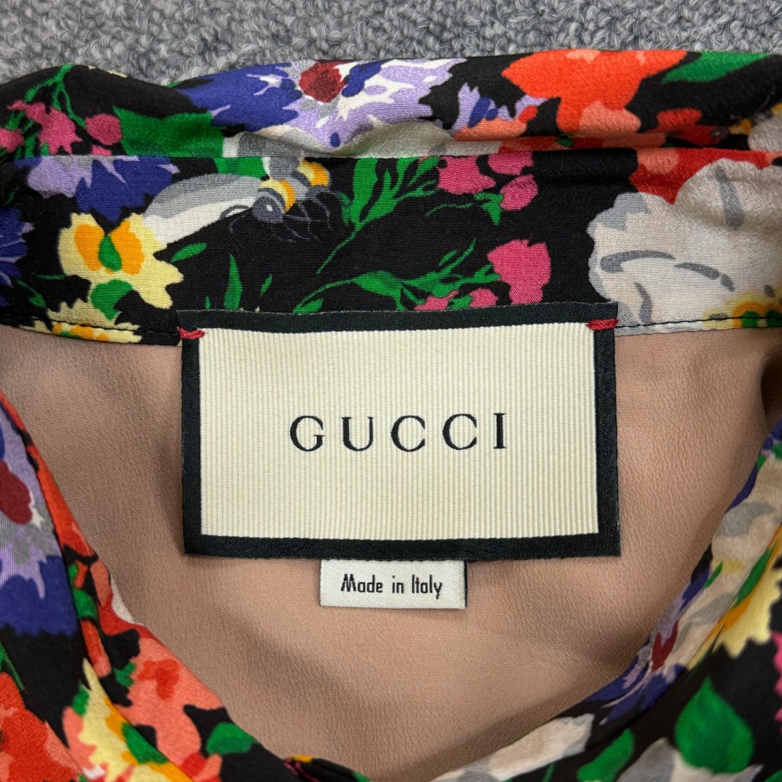 GUCCI ネクタイ 紋章柄 シルバーピンク GUCCI ネクタイ 紋章柄 シルバーピンク - メルカリ