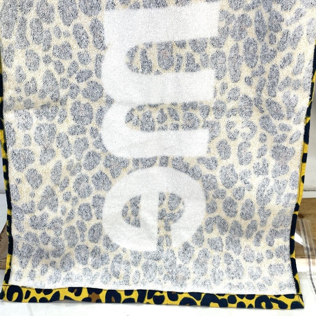 supreme  ムック本  限定ノベルティ レオパード柄タオル supreme ムック本 ノベルティ レオパード柄タオル