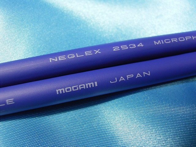 RCAケーブル 2本1セット 2.5m | ケーブル：MOGAMI モガミ 2534 | プラグ：REAN NYS373 