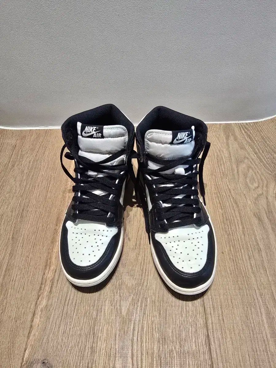 NIKE ナイキ エア ジョーダン 1 ハイ ブラック ホワイト モカ