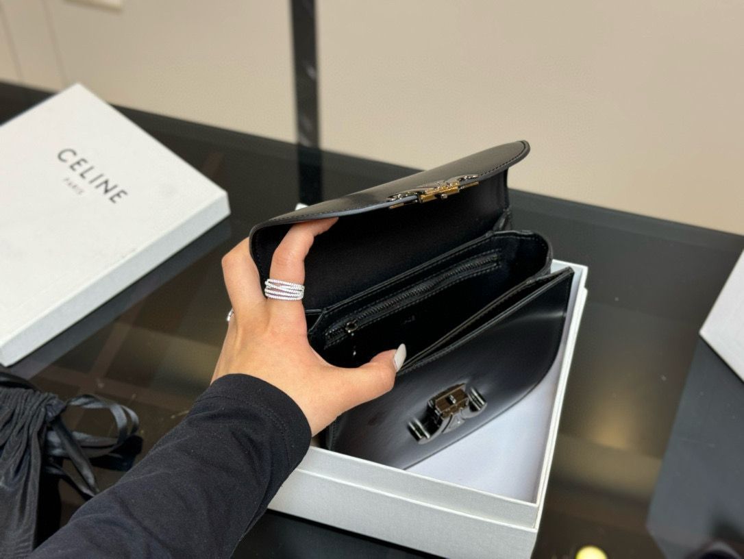 Celine] トリオンフ ミニバッグ - 専用ボックス付き | セリーヌ