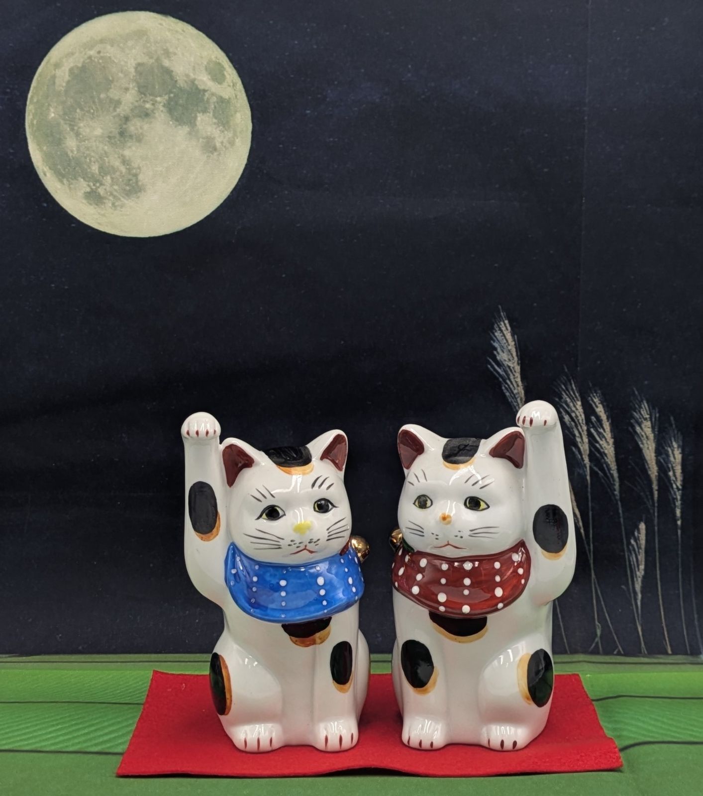 招き猫　瀬戸焼　瀬戸物　手長 　右挙げ　左挙げ　2種セット　一対　赤青　13cm　 招猫　縁起物　陶器　 置物　レトロ