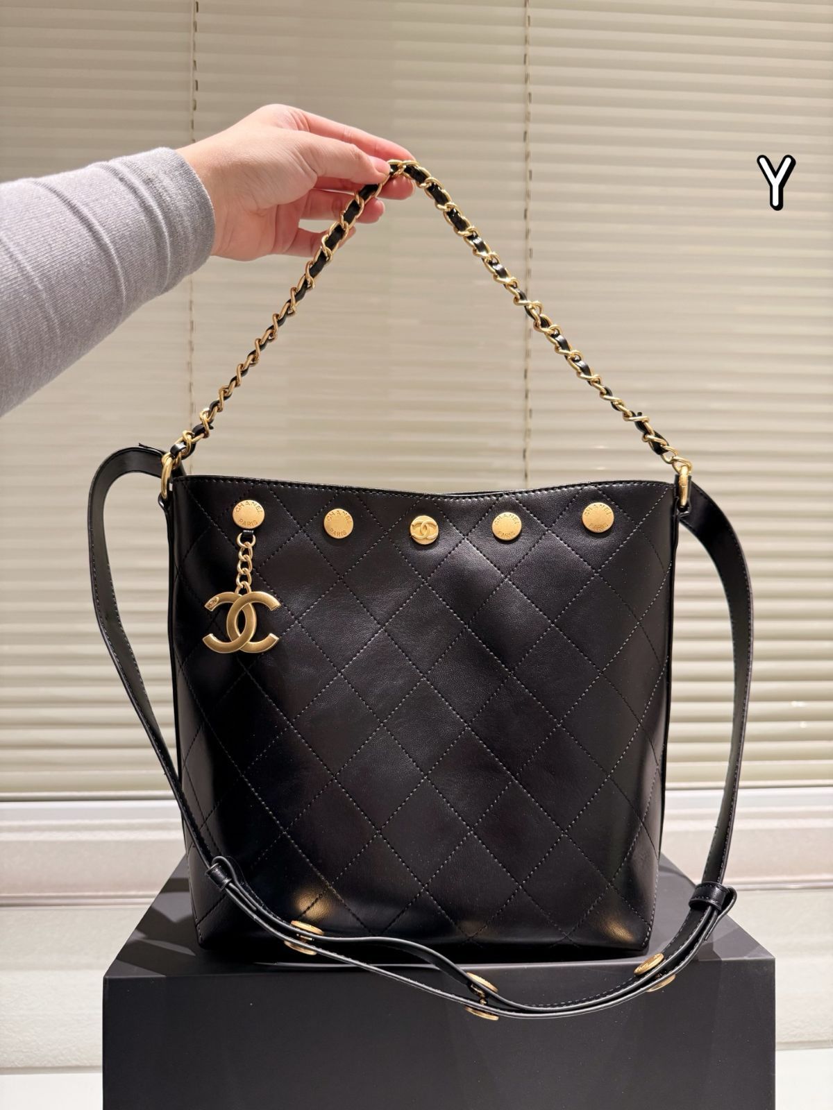 今日特価】Chanel 25P Rivet Bucket Bag シャネル 25P リベット