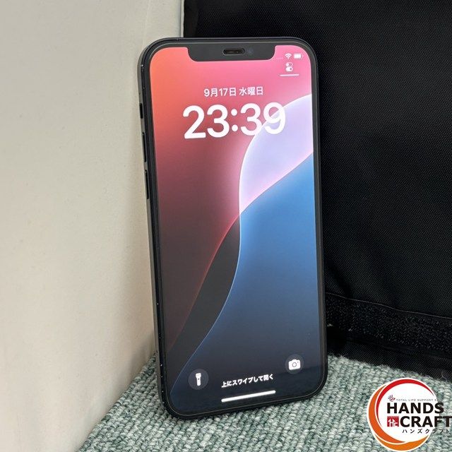 ◎ simロックなし Apple iPhone12 128GB MGHU3J A ブラック AU版〇端末 両面 カメラに保護ガラス取付中 バッテリー容量90％