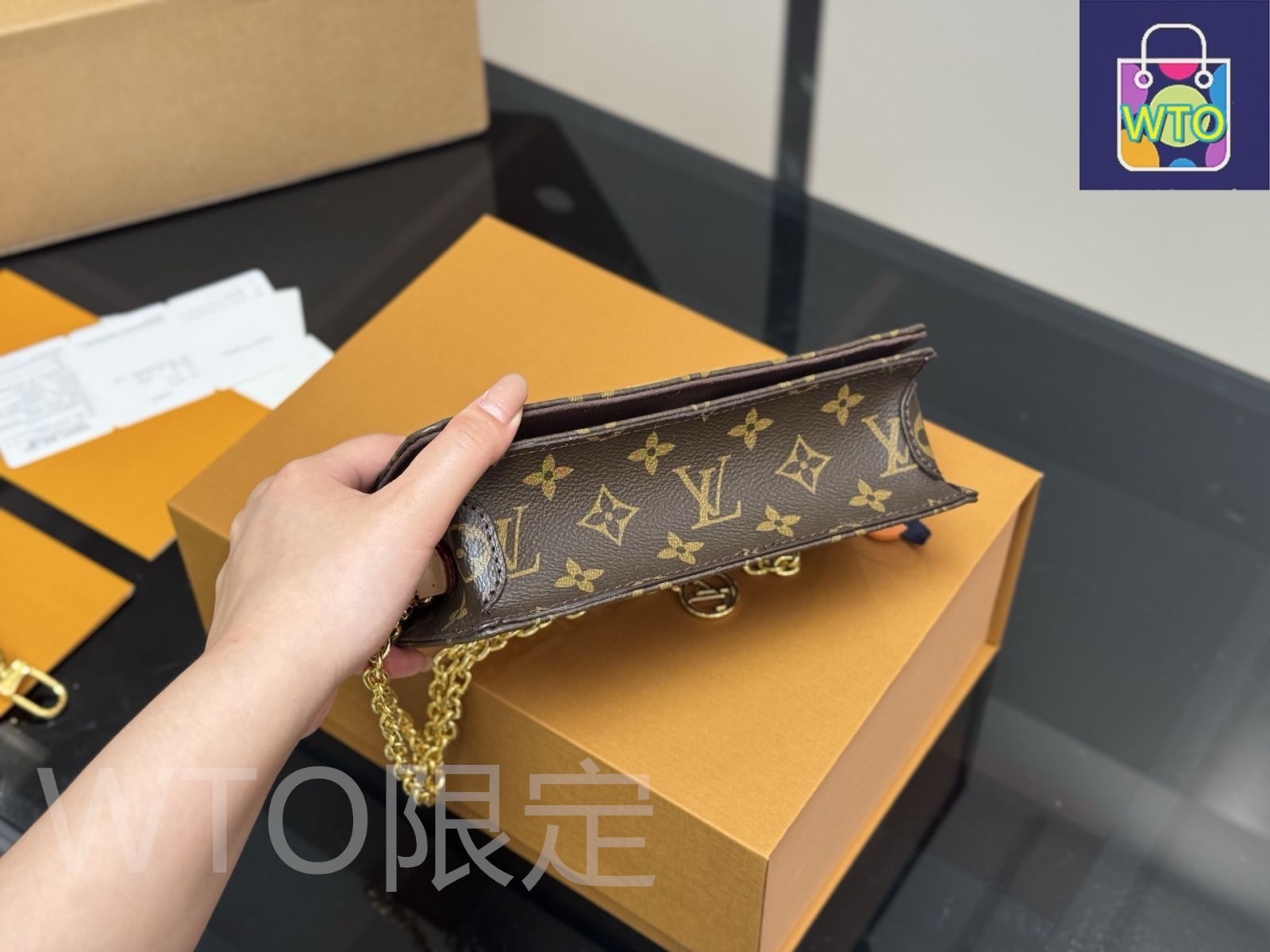 今日特価】Louis Vuitton ルイヴィトン リリーWOC レトロ風で