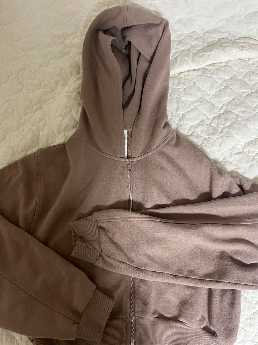 Alo アロ　グレー フード付き ジャケット Alo アロ グレー フード付き ジャケット ALO Yoga(アロー