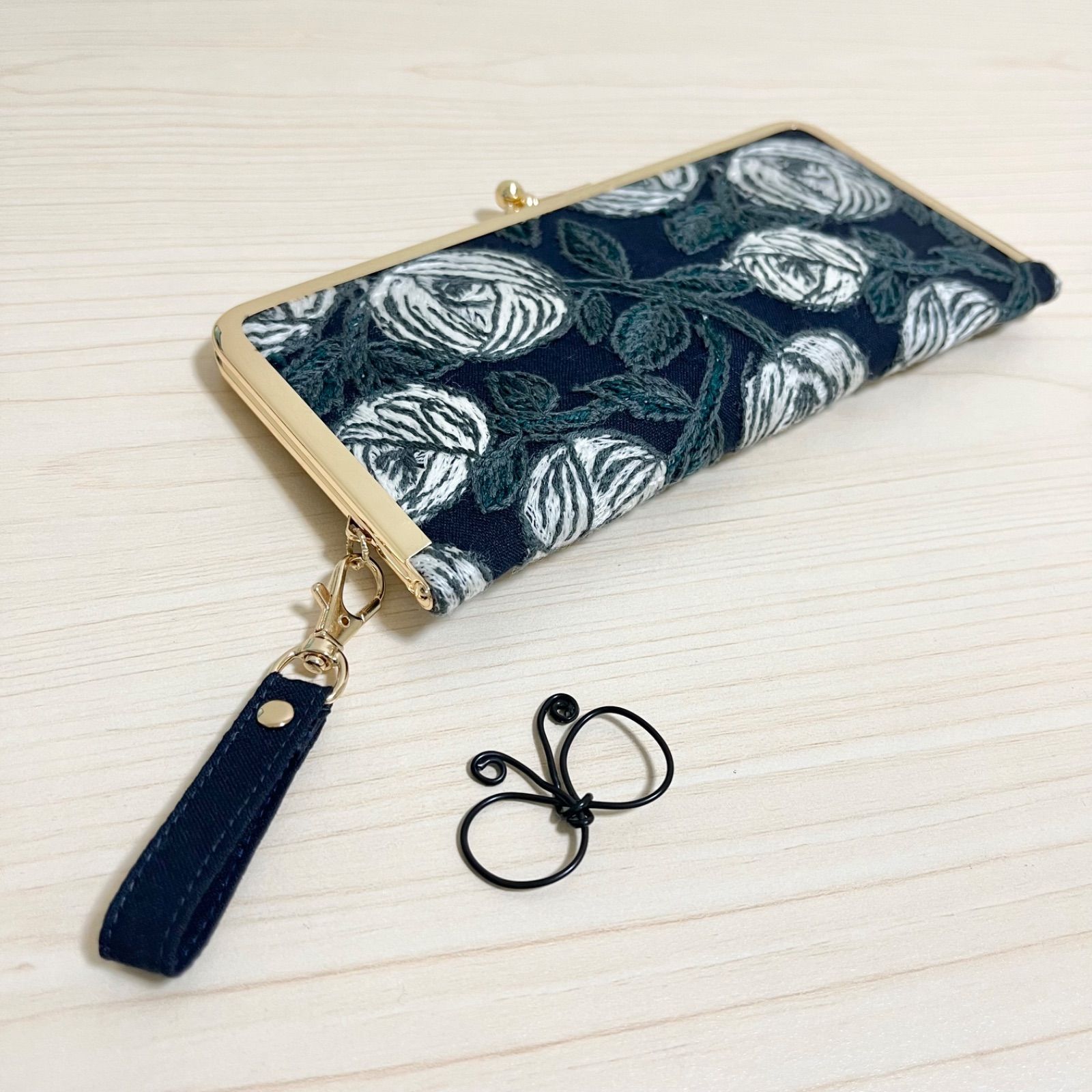 ～ちぴページ～ミナペルホネン rosy がま口二つ折り財布 ミナペルホネンrosy navyのがま口財布持手付-税込