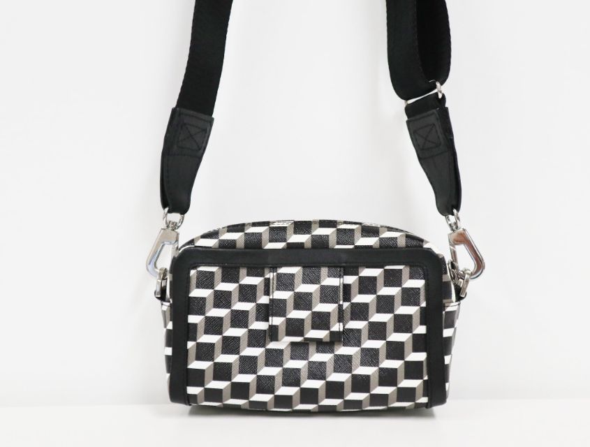 ピエールアルディ PIERRE HARDY キューブボックス ブラック ホワイト PVC レザー ユニセックス ボディバッグ バッグ