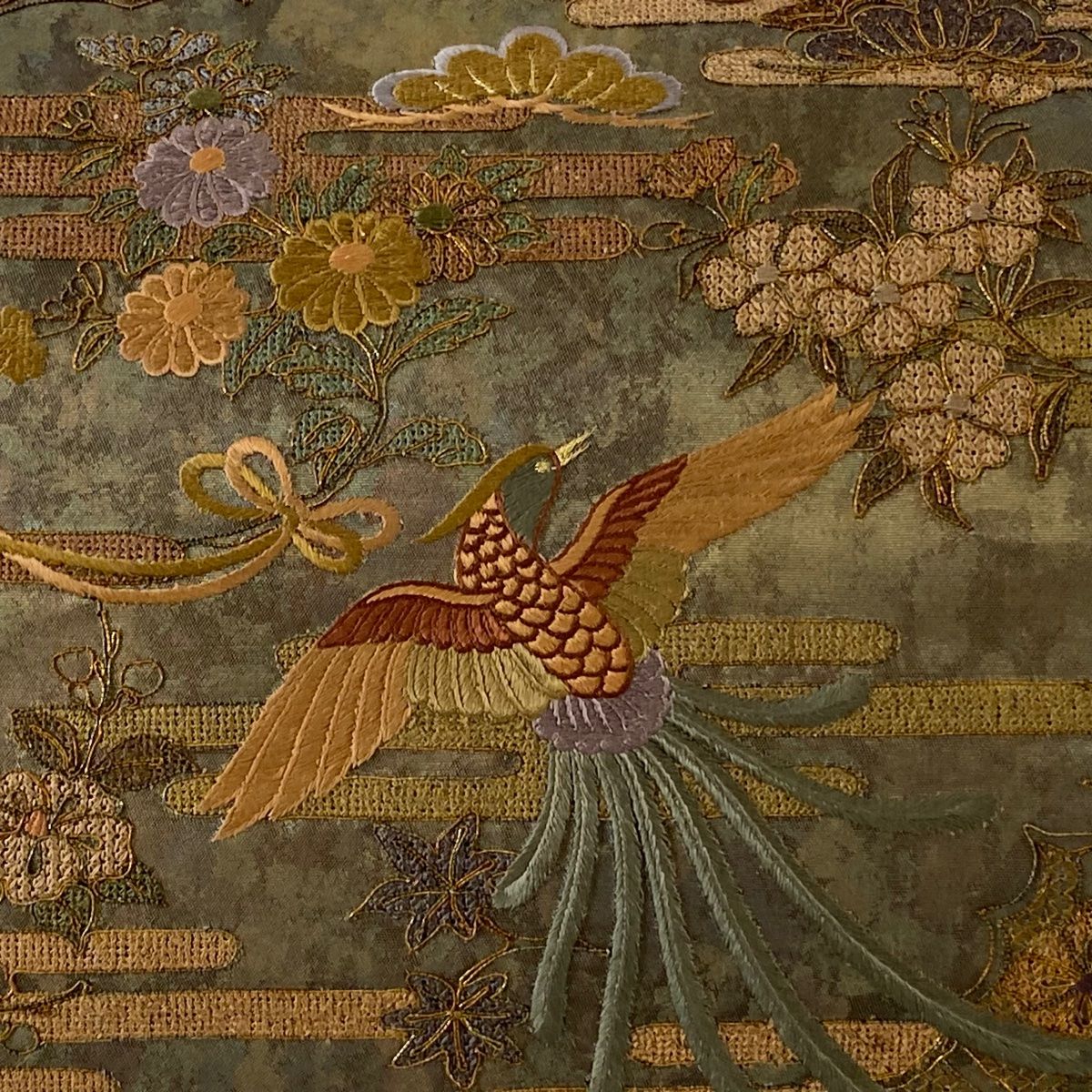 袋帯 秀品 尾長鳥 菊 金糸 刺繍 焦茶色 お太鼓柄 正絹 【中古
