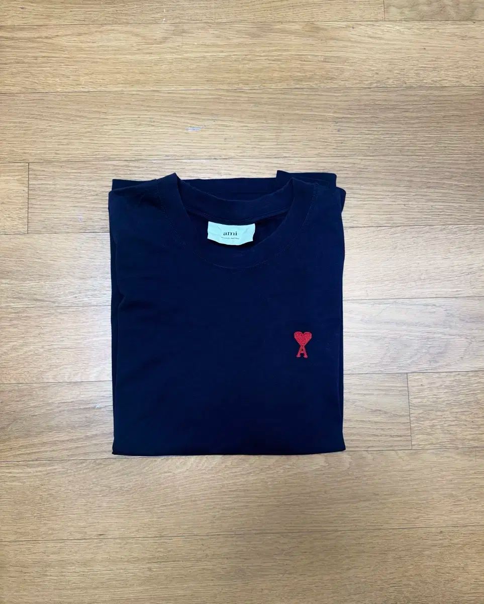 アミ スモール ハート ロゴ ネイビー 半袖 Tシャツ