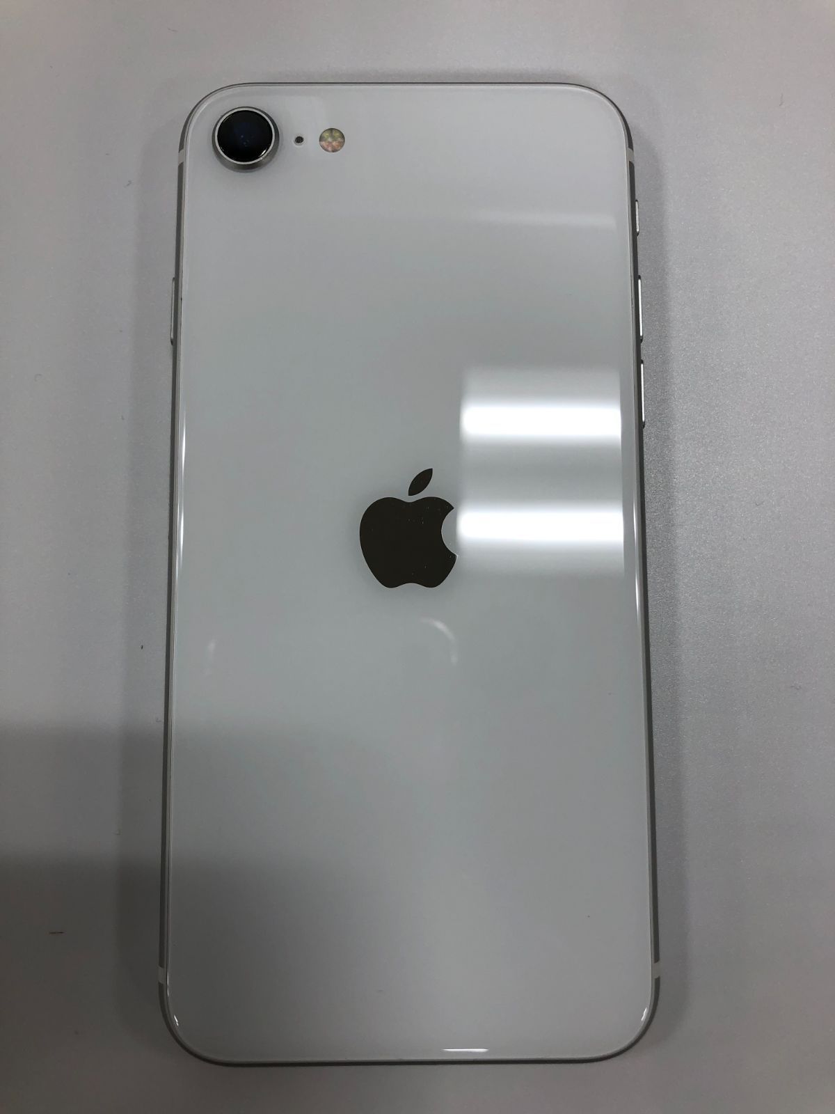 【中古】iPhone SE 第2世代 (SE2) 64GB ホワイト バッテリ88％～93％ SIMフリー キャリア無し