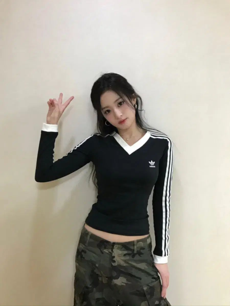 アヒョンピク adidas アディダス 黒 3本線 長袖 Tシャツ M