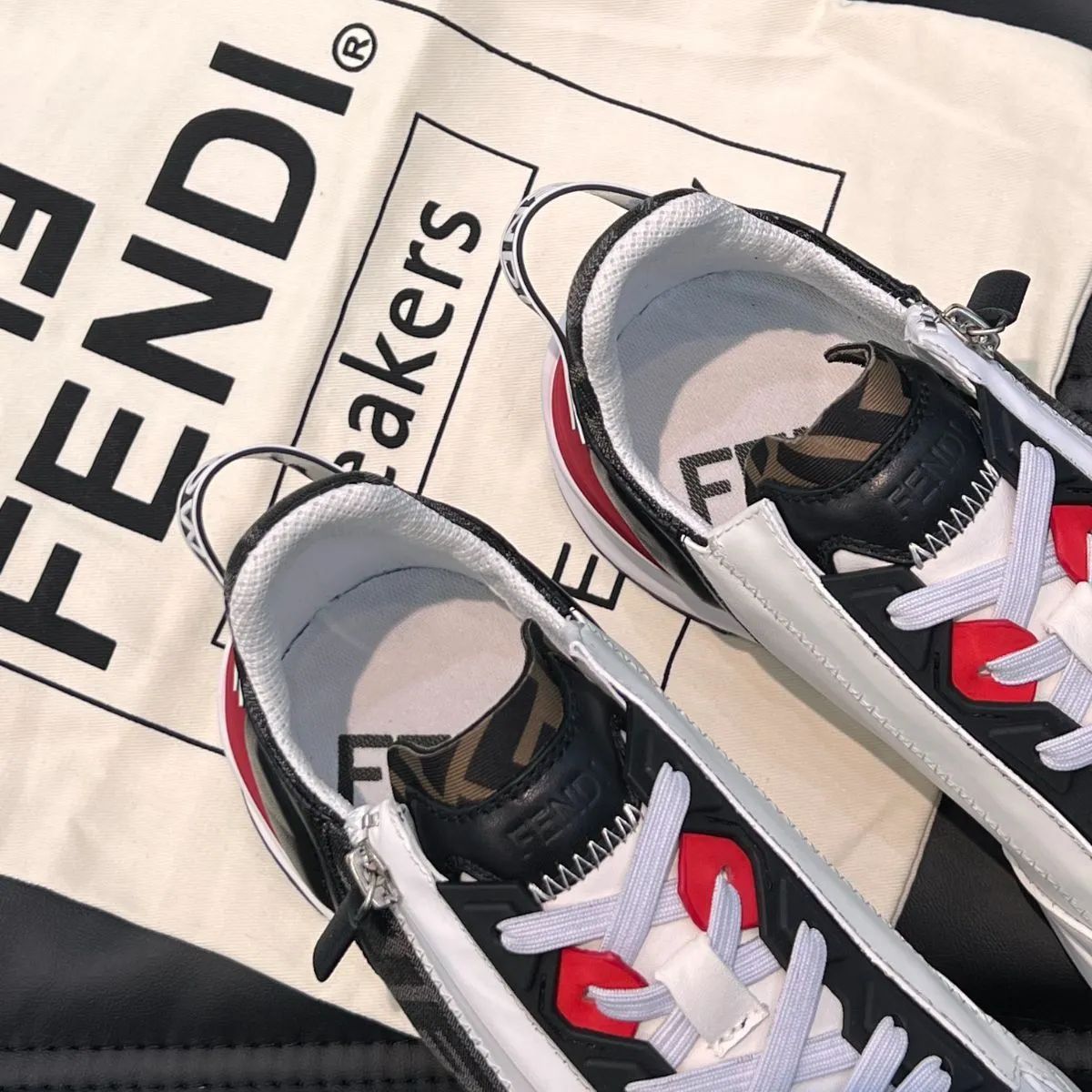 新品、未使用 フェンディ FENDI Flow カジュアルスニーカー赤白 - メルカリ