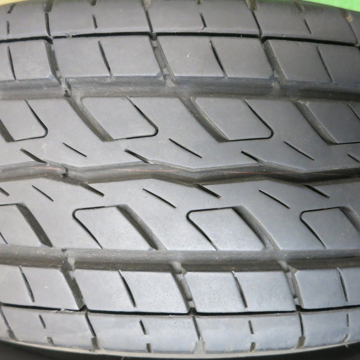 バリ溝!キレイ!9.5分☆トヨタ 200系 ハイエース 純正 OP 195/80R15 バリ溝!キレイ!9.5分☆トヨタ 200系 ハイエース 純正 OP 195/80R15