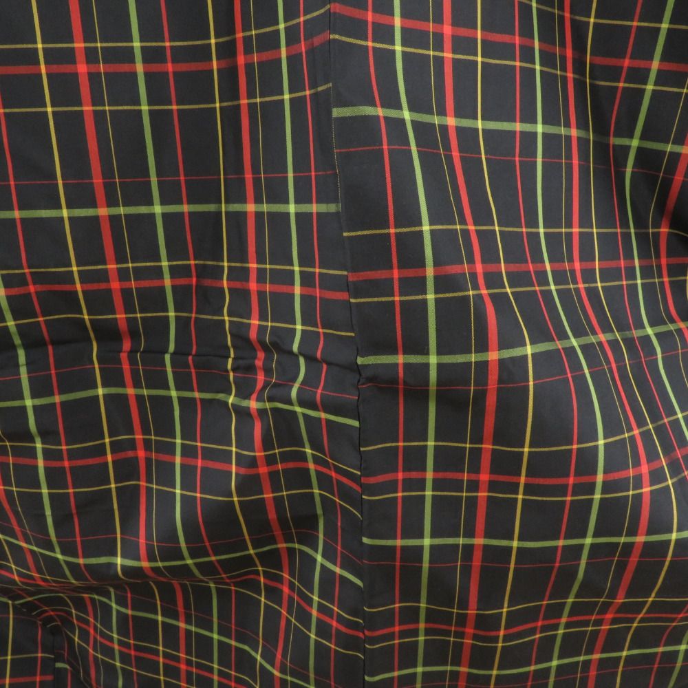 紬 着物 本場大島紬 アンサンブル 羽織付 格子文様 袷 バチ衿 黒色ｘ緑色ｘ黄色ｘ赤色 正絹 カジュアル 仕立て上がり 身丈159cm 【キモノオフ野々市若松店】 紬 着物 本場大島紬 アンサンブル 羽織付 格子文様 袷 バチ衿 黒色x