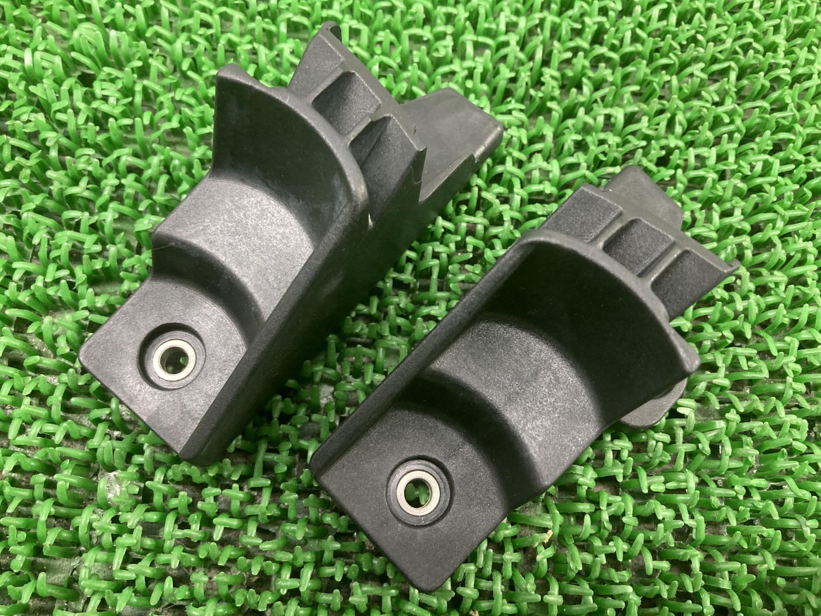 R1200RT シートアジャスター 7 688 809/7 688 810 BMW 純正 中古 バイク 部品 05-09年 K52 高さ調整に 割れ欠け無し コンディション良好
