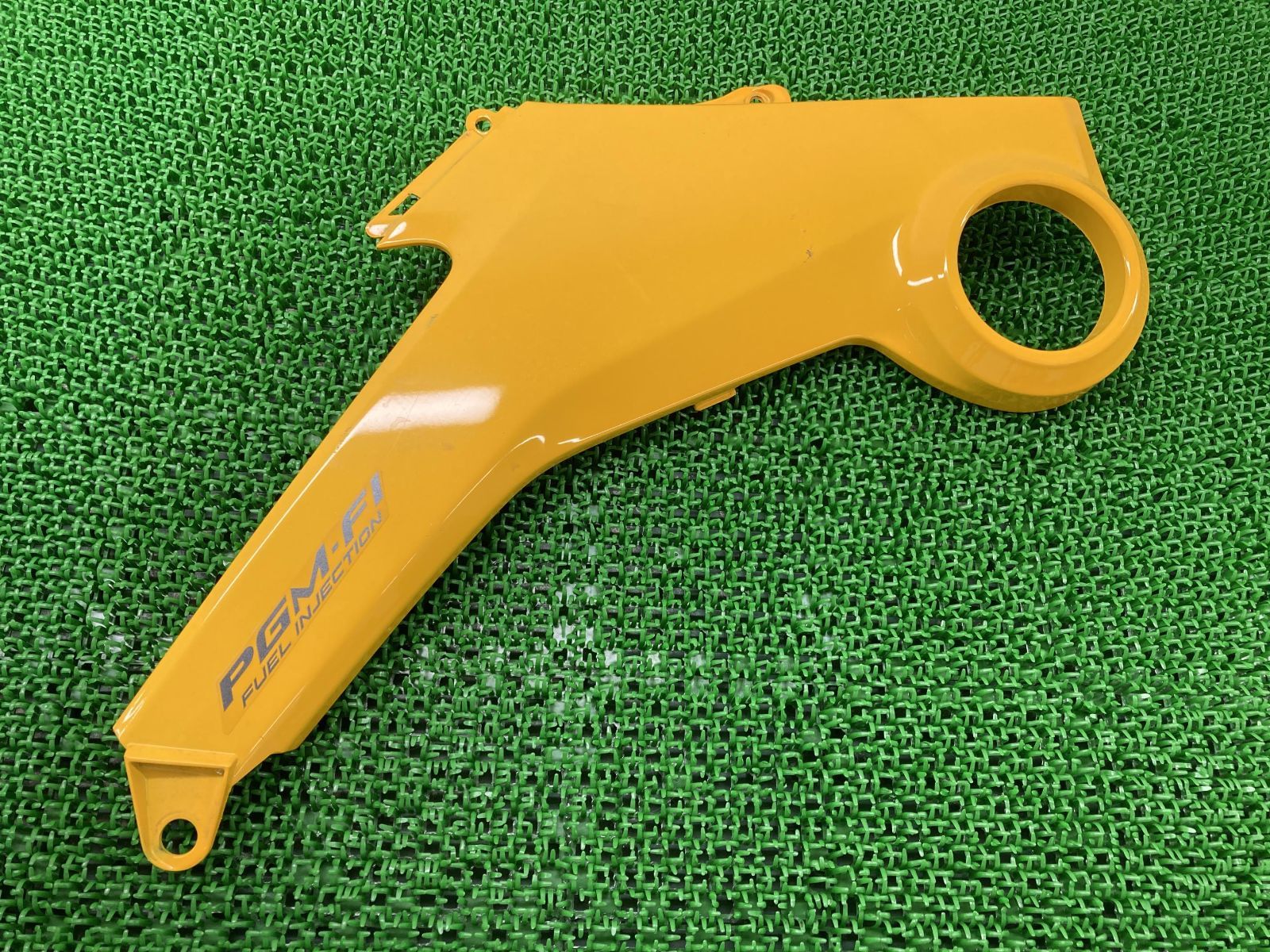 グロム サイドカバー 左 黄 K26 ホンダ 純正 中古 バイク 部品 2013年 ... JC61 グロム 純正サイドカバー サイドカウル