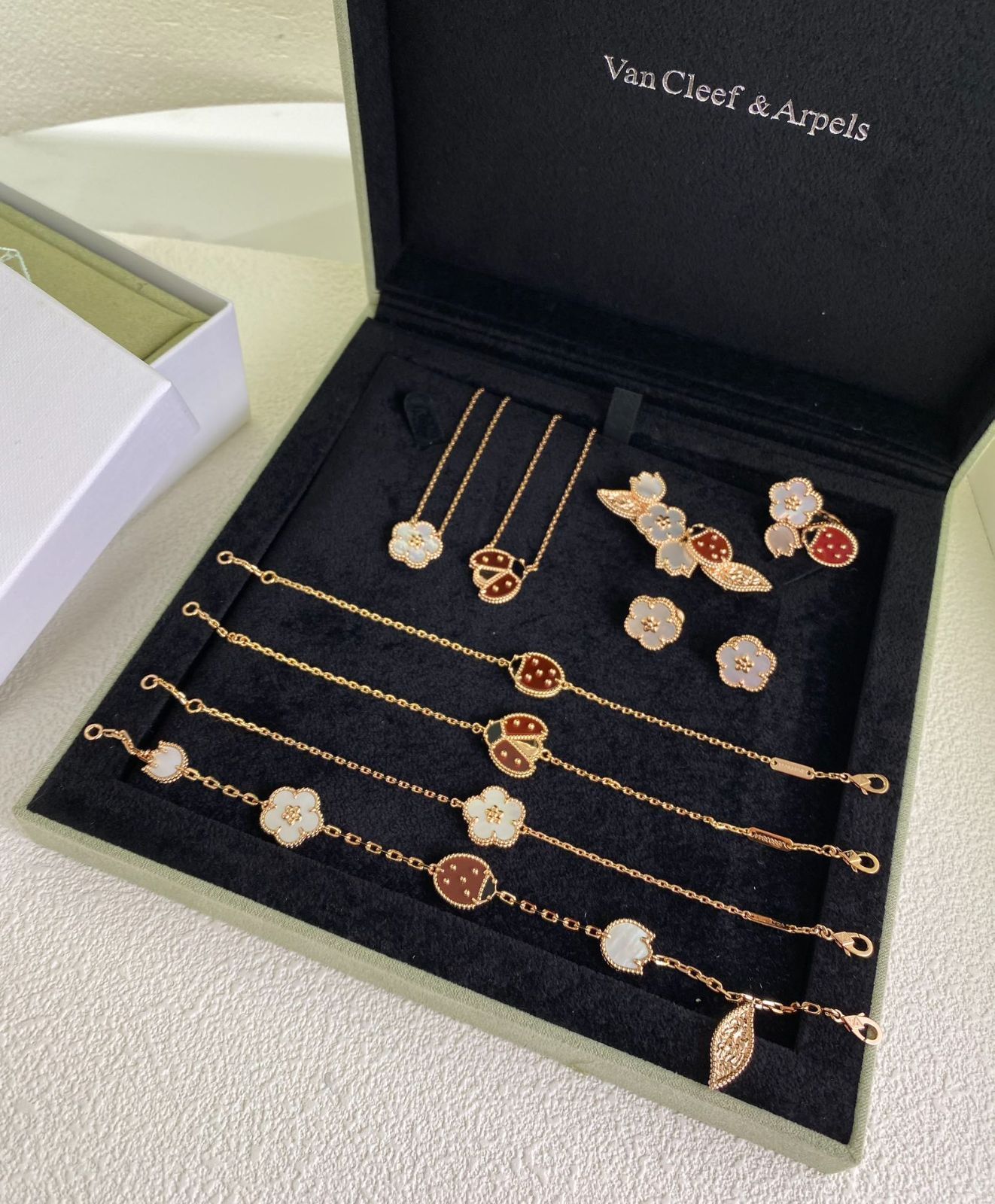 Van Cleef & Arpels] ヴァン クリーフ＆アーペル VCA レッド ピーチ