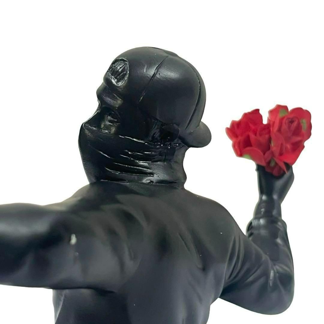 Banksy バンクシー 花を捨てる少年 フィギュア 像 ブラック