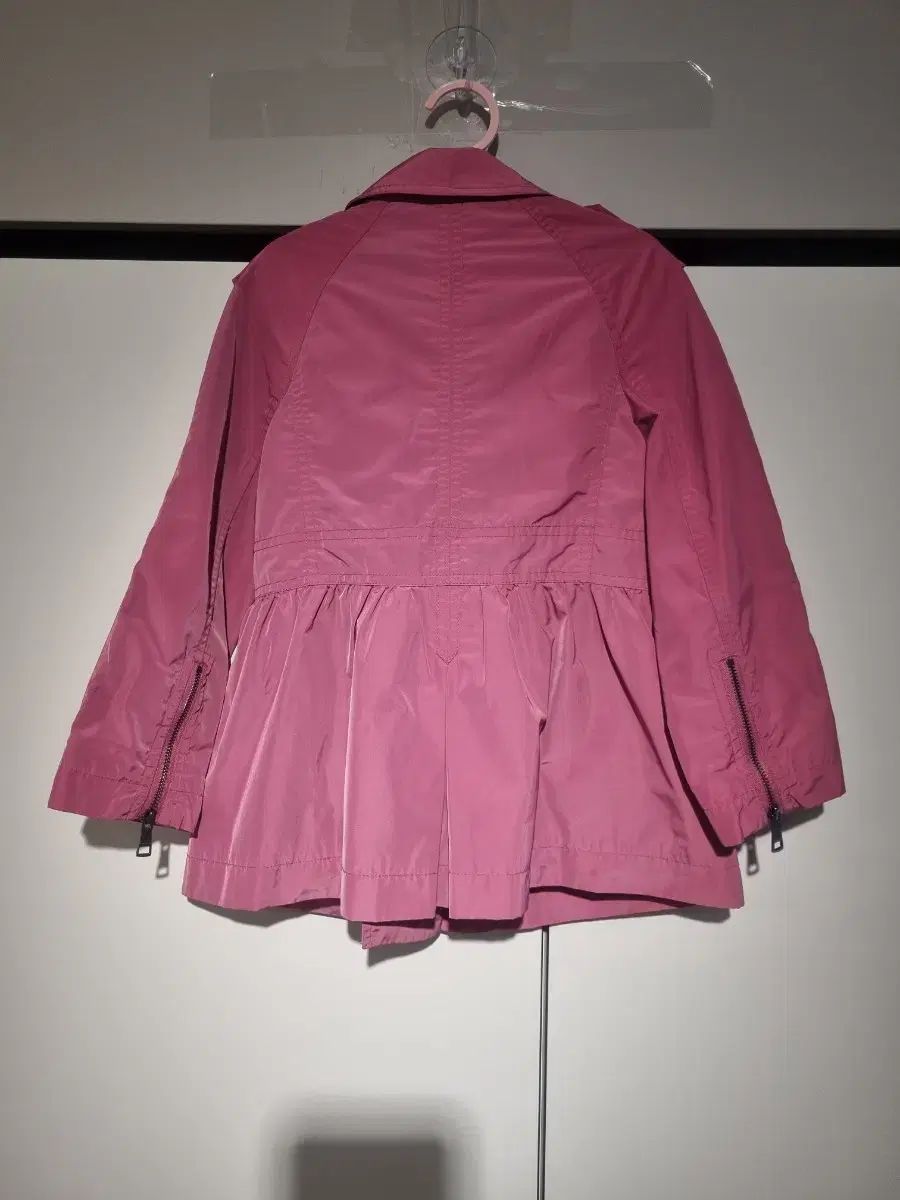 バーバリー キッズ ピンク トレンチ コート