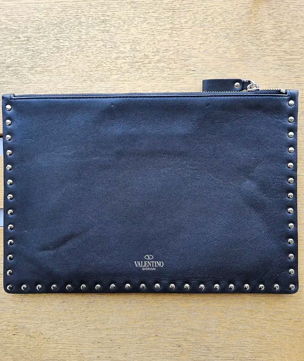 Valentino(ヴァレンティノ) スタッド クラッチバッグ