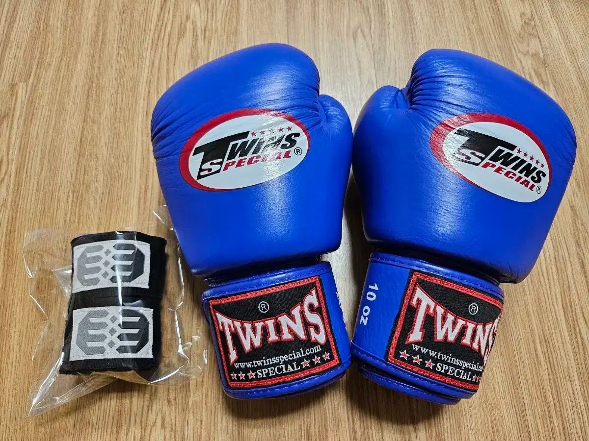 ボクシンググローブ ツインズ 新品タグ付きTWINS ボクシンググローブ