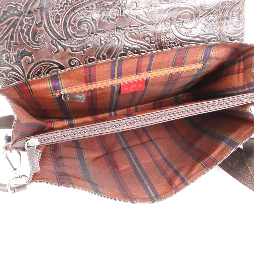 エンボス レザー