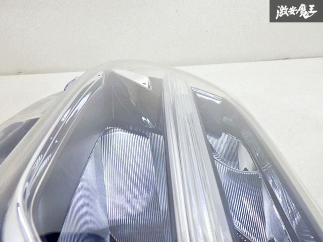 トヨタ 純正 M900A タンク 前期 LED ヘッドランプ ヘッドライト