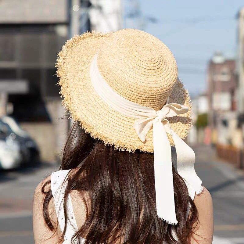 リボン付き麦わら帽子