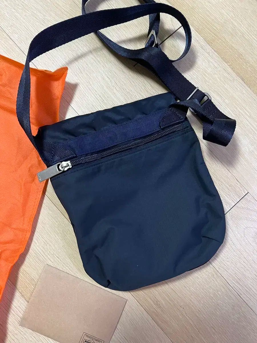 フレーム ショルダーバッグ