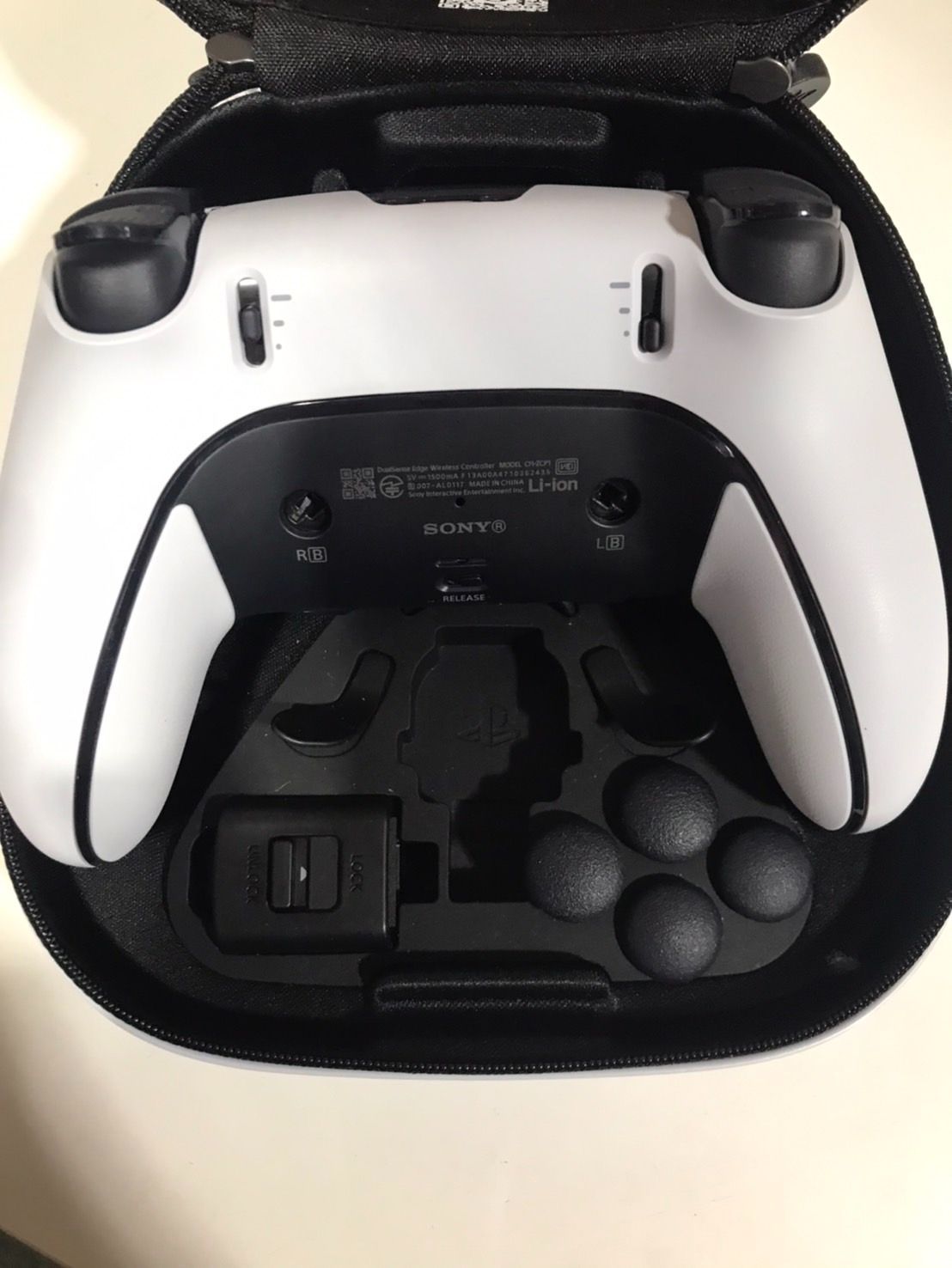 PS5 DualSense ワイヤレスコントローラー ケース