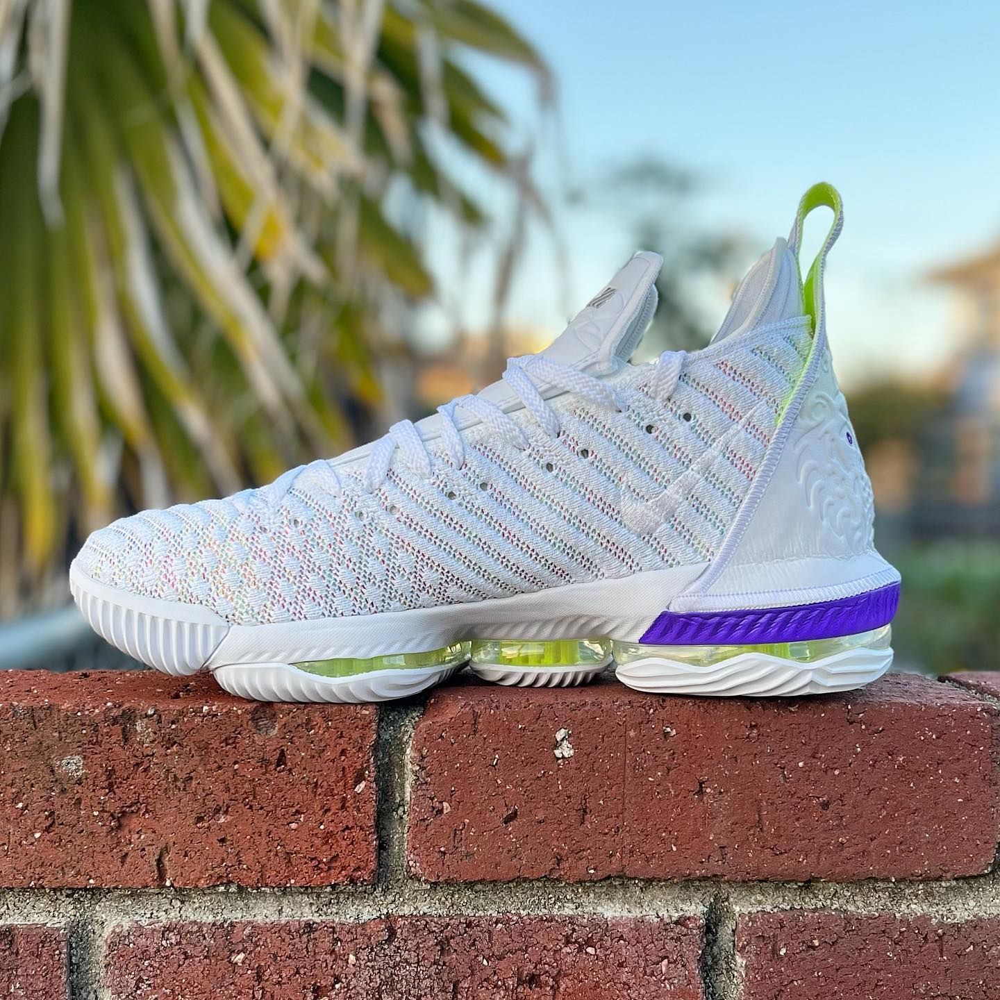 NIKE LEBRON 16 'BUZZ LIGHTYEAR' ナイキ レブロン 16 バズライトイヤー 【MEN'S】  white/multi-color-hyper grape-volt AO2595-102 - メルカリ