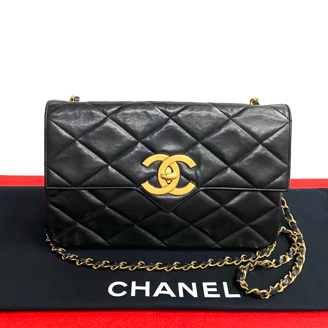 値下げしました！CHANEL ターンロック　ラムスキン　極美品 極 美品 シール有 0番台 CHANEL シャネル マトラッセ ココマーク